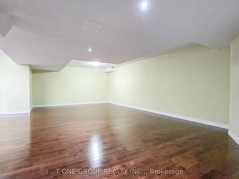 106 Castleglen Blvd — Photo 29