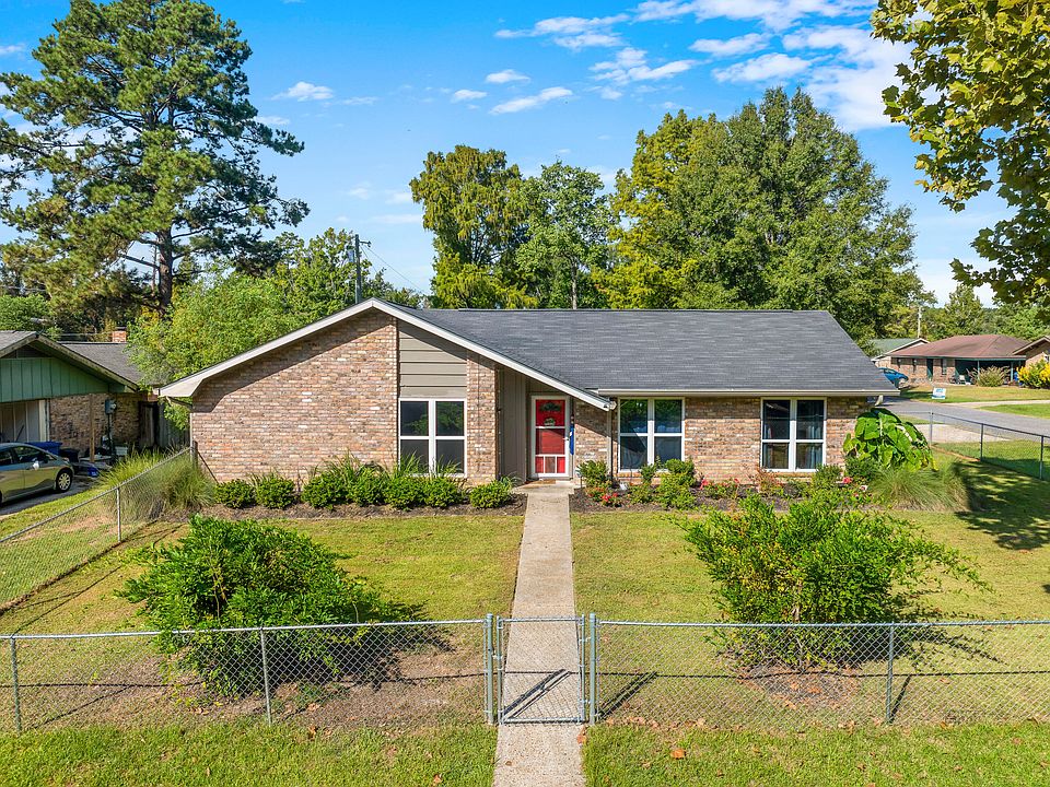 1st image of 202 Honey Suckle Ln