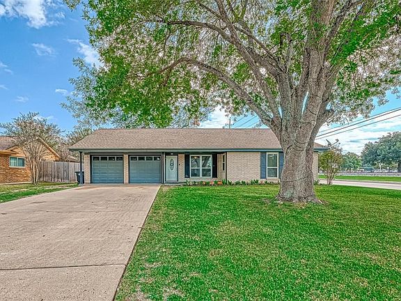 2nd image of 802 Aster Dr