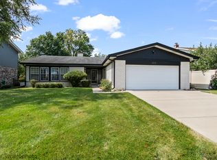 402 S Meier Rd, Mount Prospect, IL 60056