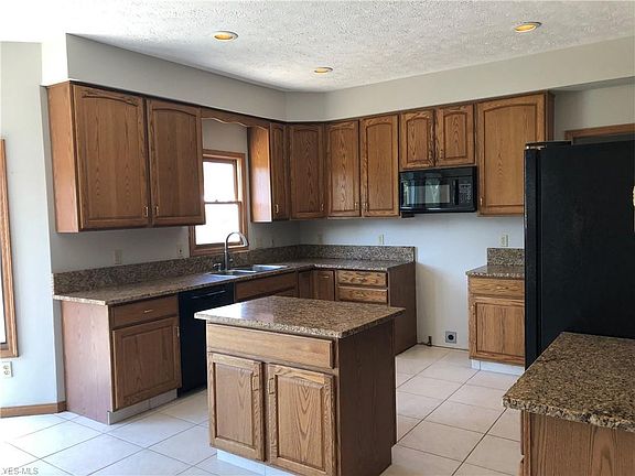 2nd image of 28617 Glen Hollow Ln