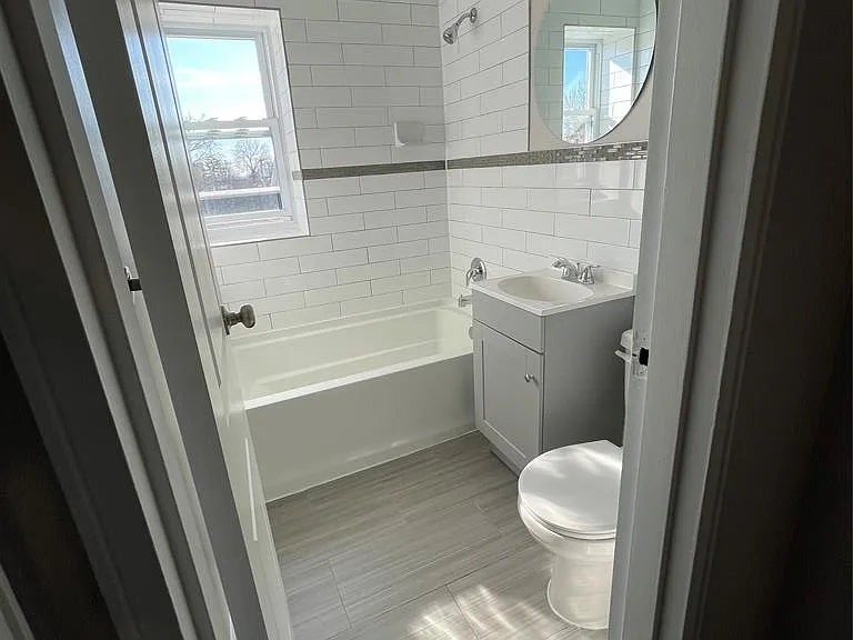125B Lawrence St #5C — Photo 2