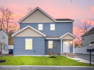 20 Duchess Ave, Middletown, NJ 07748