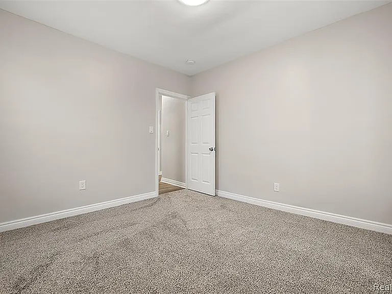 2080 Gladstone St #1 — Photo 24