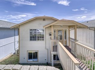 136 N Wycoff Ave, Bremerton, WA 98312