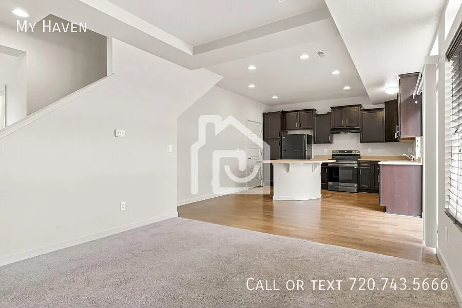 Cozy Home in the Heart of Green Valley Ranch — Photo 4