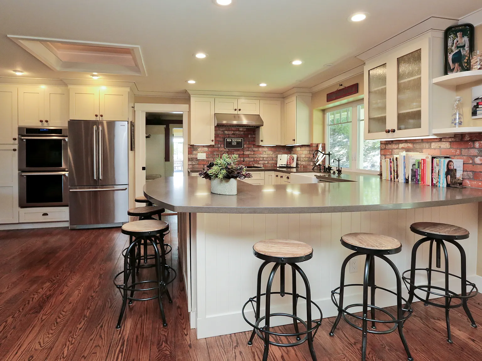 4 bed, 2.5 bath, 2520 sqft, $13,000 — Photo 2