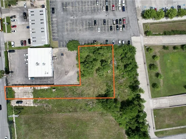 9846 Lake Forest Blvd, New Orleans, LA 70127