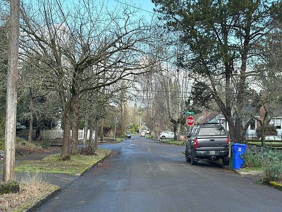 4th image of 7012 NE Skidmore St