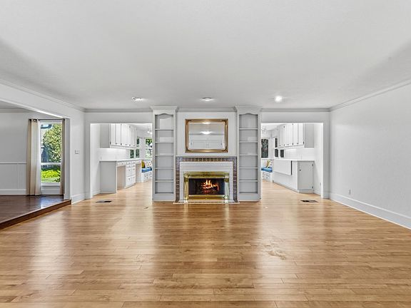 4th image of 908 Newcastle Ct