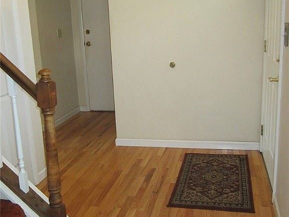 2nd image of 4 Indian Orchard Ln