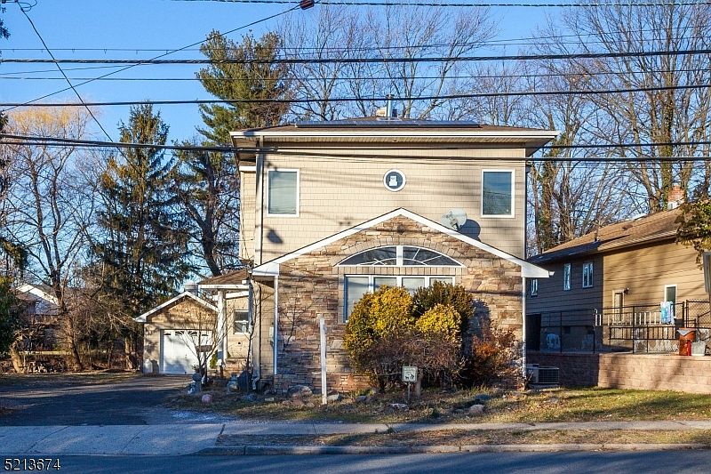 1st image of 712 Joralemon St