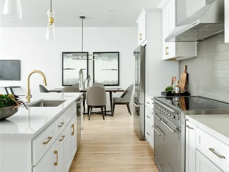 2633 Reagan St #203 — Photo 32