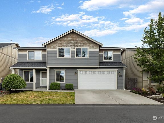 3rd image of 208 NE Tronson Cir