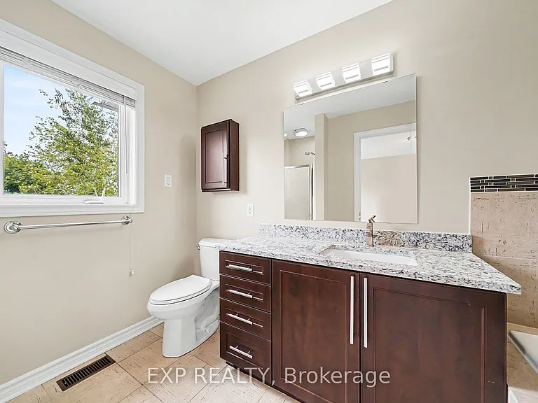 472 Temiskaming Cres — Photo 18