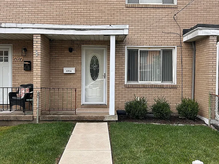 6914 Greenwood St — Photo 10