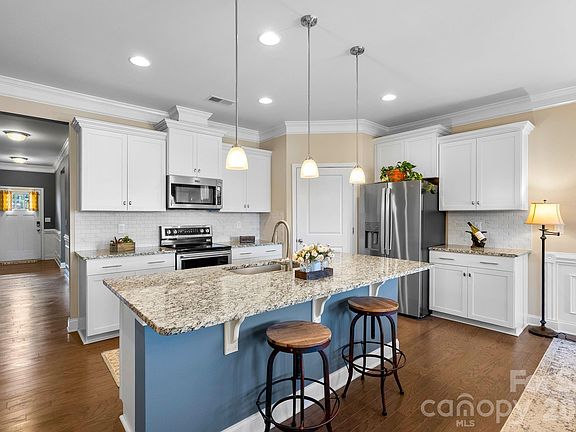 3rd image of 16 Regent Heights Rd