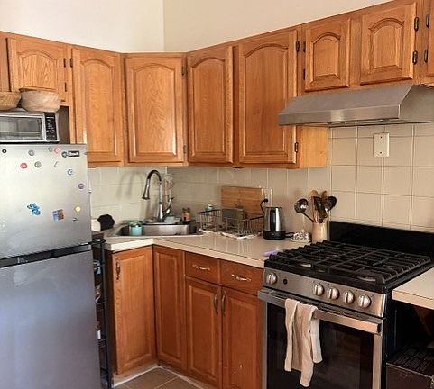 2nd image of 175 Underhill Ave APT 2F