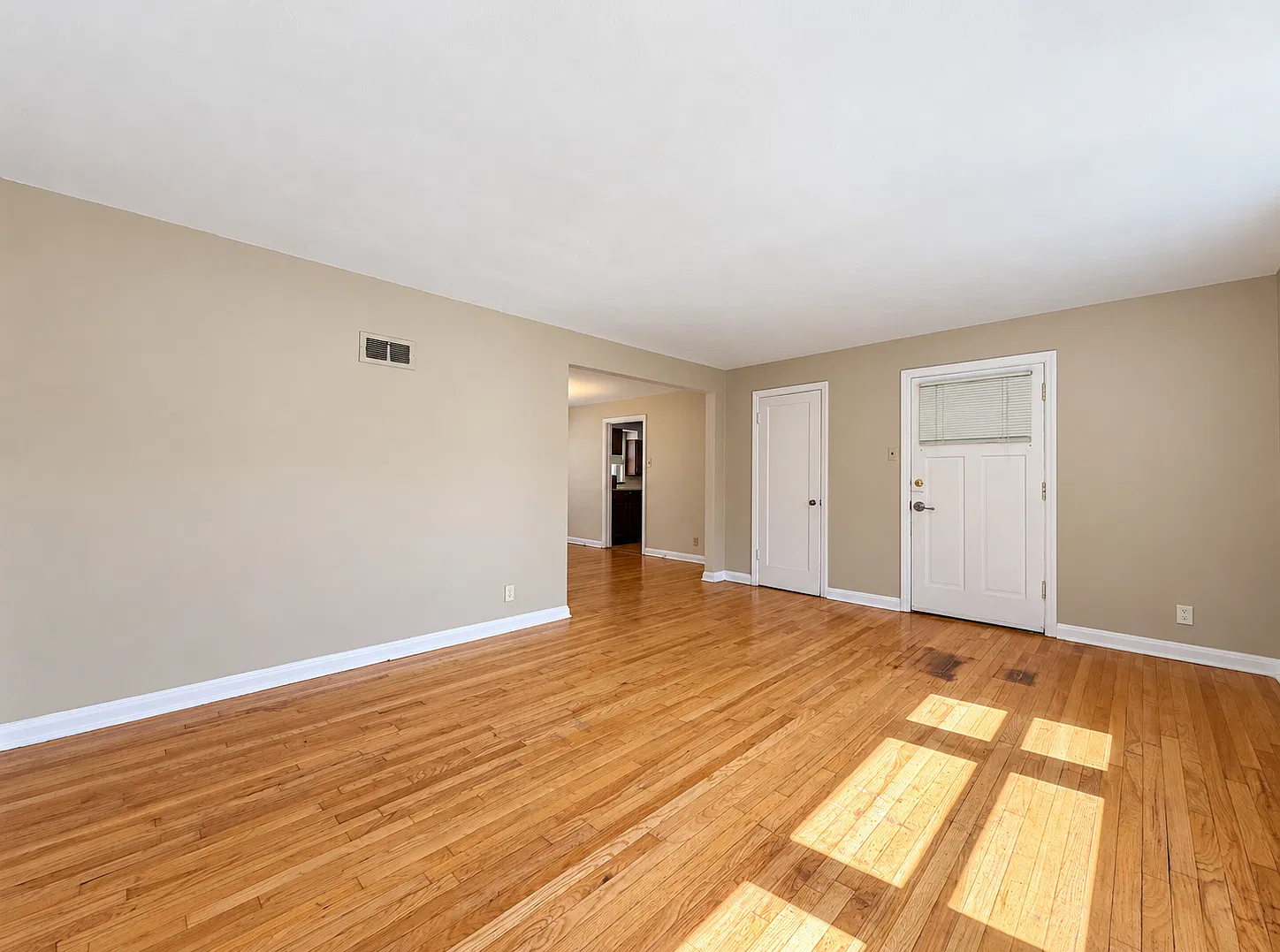 3 bed, 1500 sqft, $1,895 — Photo 2