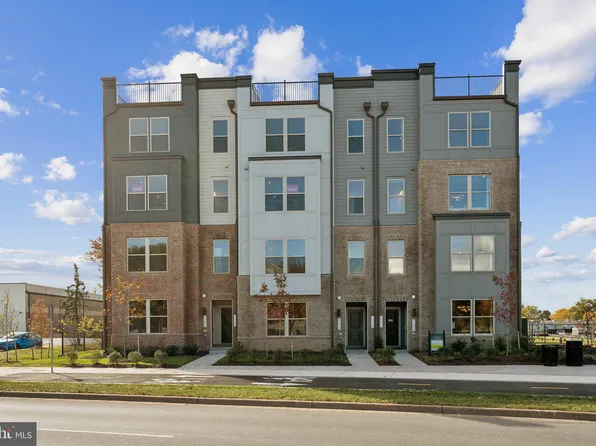 2148 Glacier Rd, Herndon, VA 20170