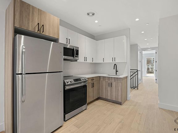 3rd image of 1116 Rogers Ave APT 1