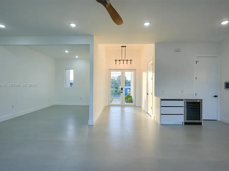 5 SW 26th Pl — Photo 13