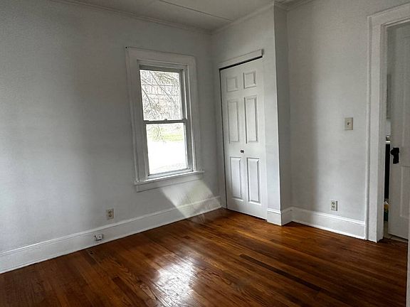 5th image of 27 Howard Rd