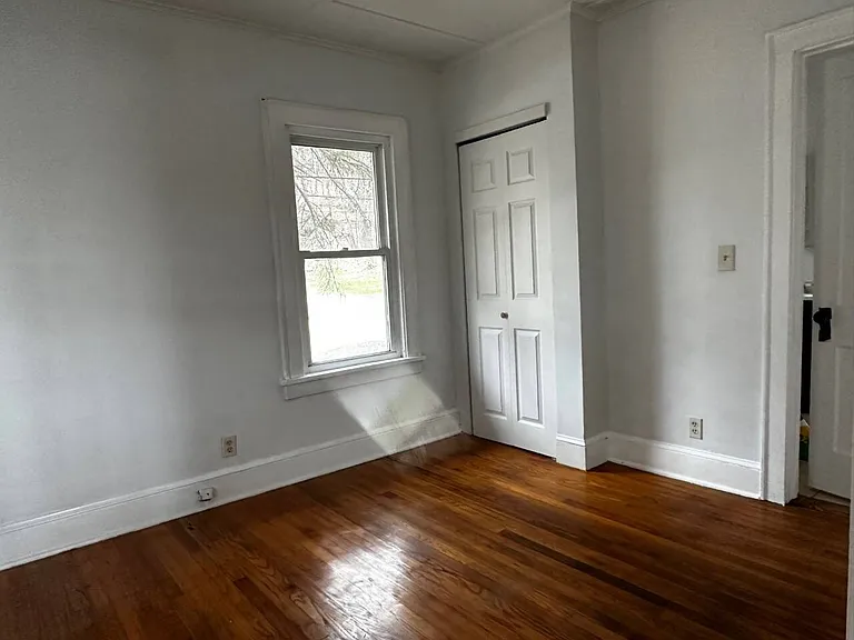 27 Howard Rd — Photo 5