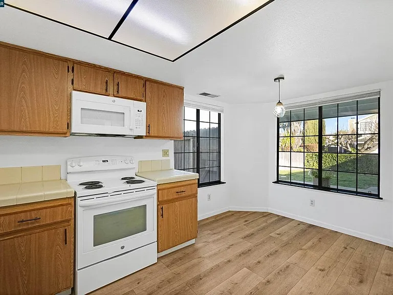 237 Starboard Dr — Photo 4