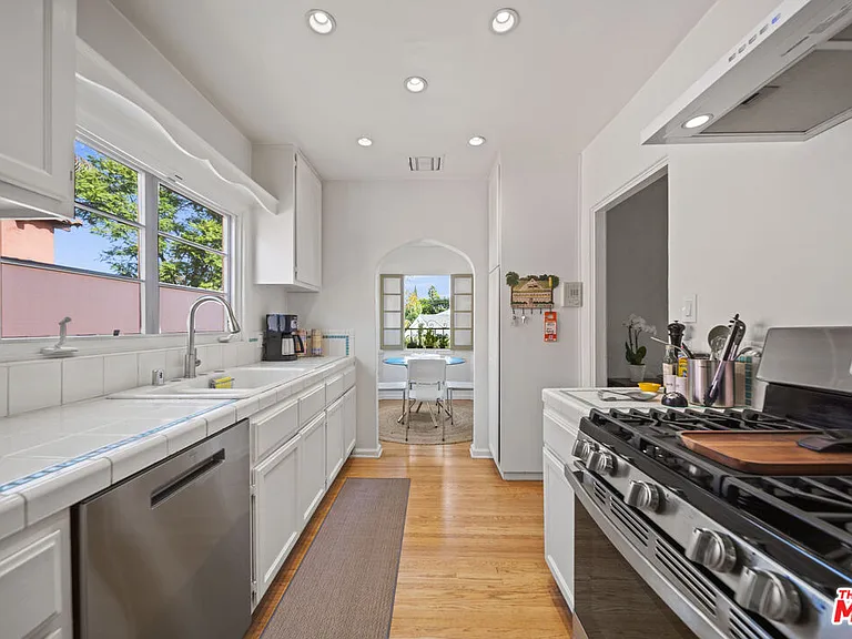 837 N Harper Ave — Photo 12