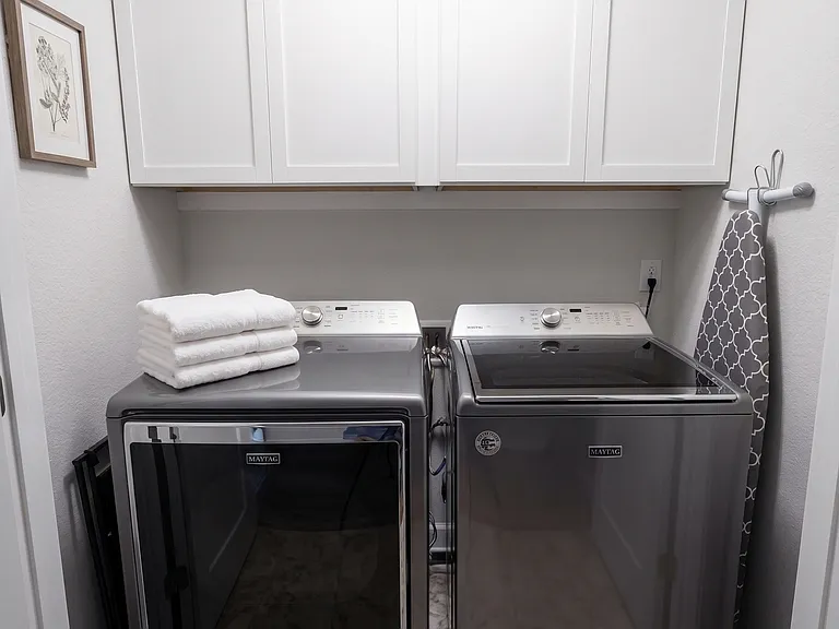 2226 E Berrie Cir — Photo 35