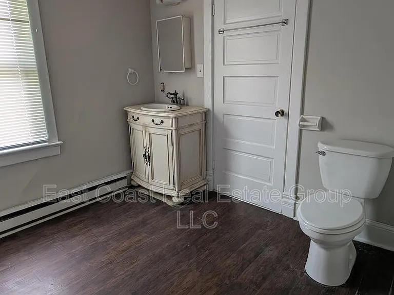 304 1/2 W Martin St — Photo 32