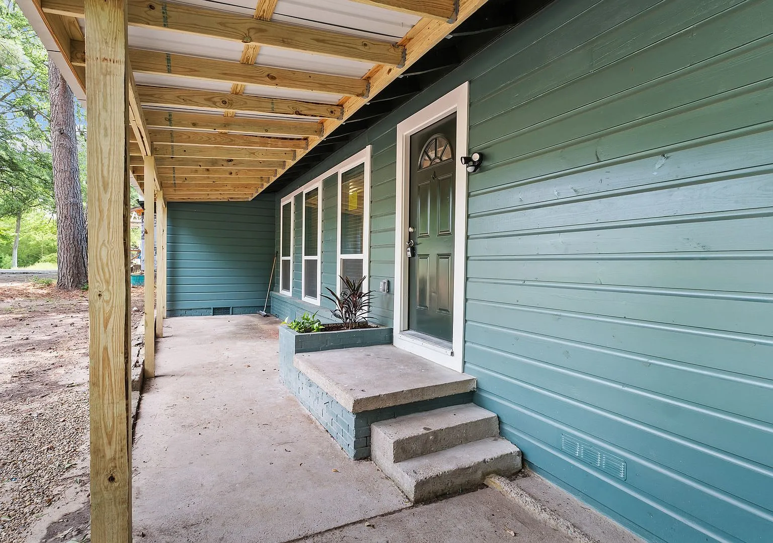 Beautifully Renovated Home — Photo 3