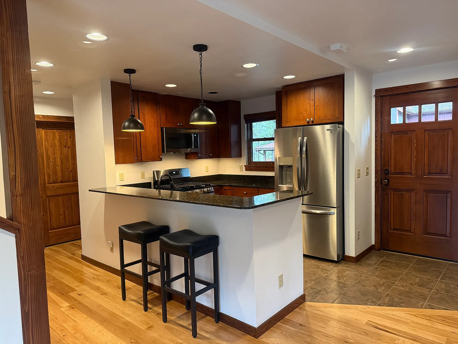2 bed, 1350 sqft, $2,900 — Photo 2