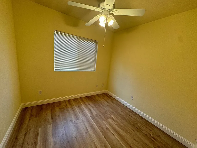 2315 Glacier Pl #B — Photo 12