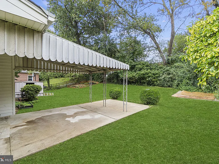 1110 Chiswell Ln — Photo 22