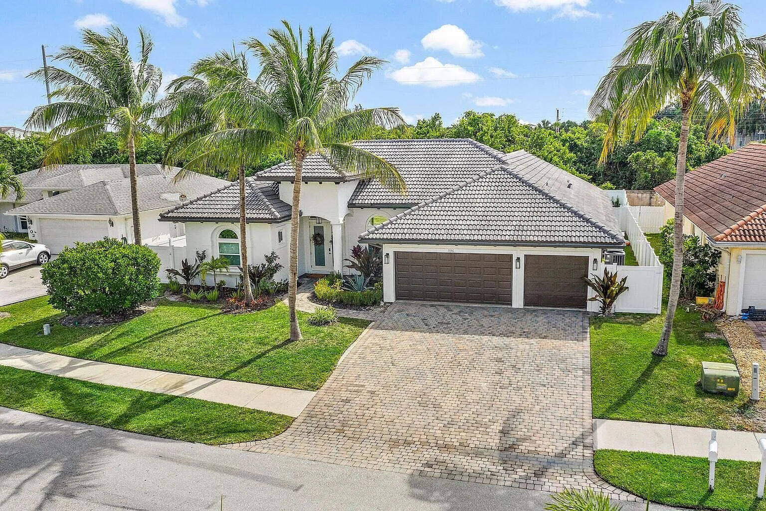 4 bed, 4.0 bath, 2357 sqft, $13,000 — Photo 3