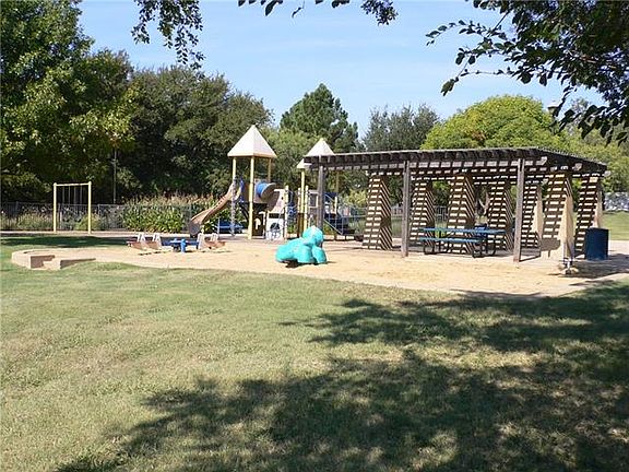 3rd image of 1200 Dentonshire Dr