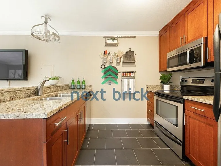 337 2nd Ave S #102 — Photo 8