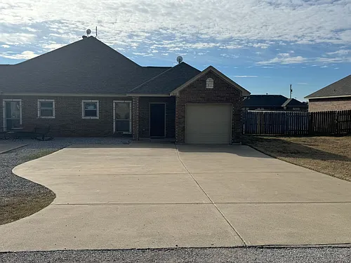 211 Walker Ln Photo 1