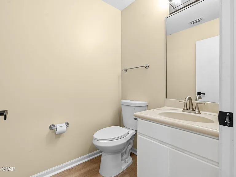 2718 Country Club Dr — Photo 11