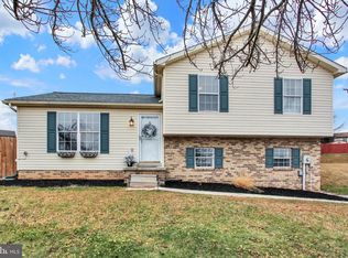 5 Aaron Ct, Hanover, PA 17331
