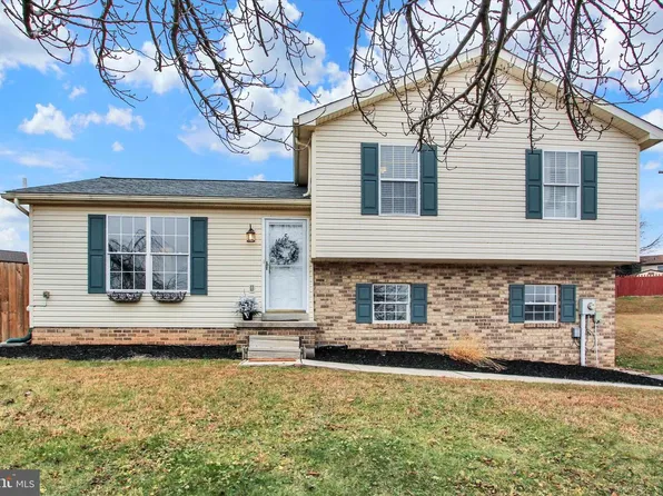 5 Aaron Ct, Hanover, PA 17331