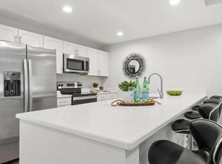 2413 N Tamiami Trl, Sarasota, FL 34234