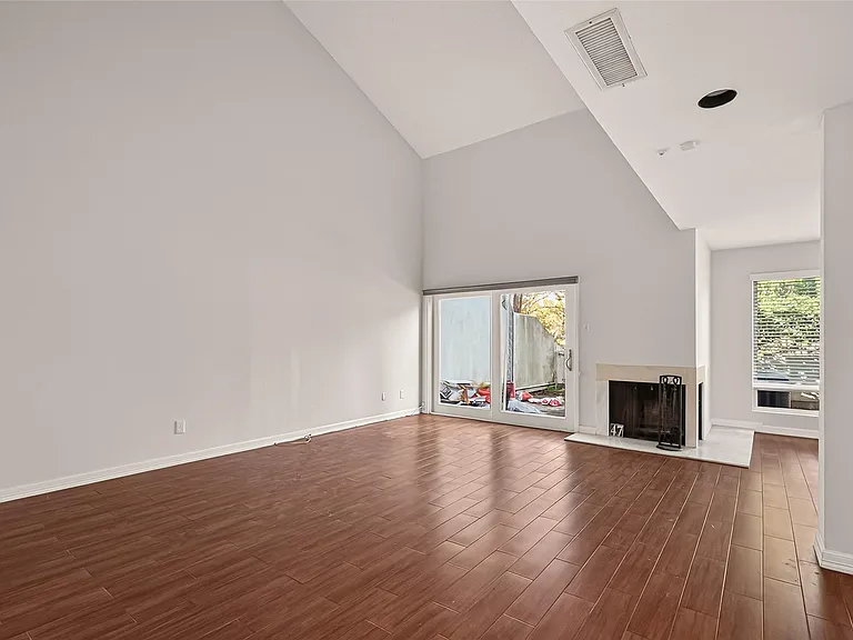 7655 S Braeswood Blvd #47 — Photo 9