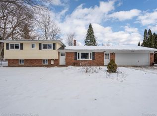 7192 Perry Lake Rd, Clarkston, MI 48346