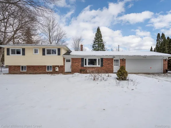 7192 Perry Lake Rd, Clarkston, MI 48346
