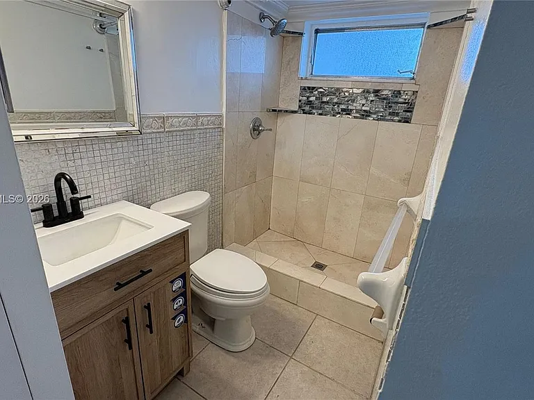 1407 NE 56th St #316 — Photo 10