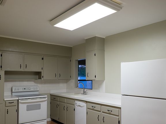 Spacious kitchen with new dishwasher