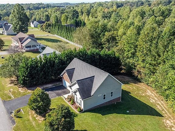4th image of 152 Angel Oaks Dr